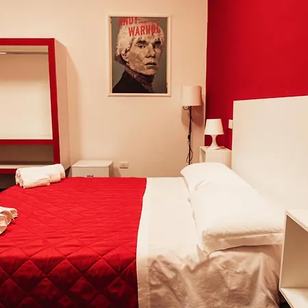 לינה וארוחת בוקר Art 4*