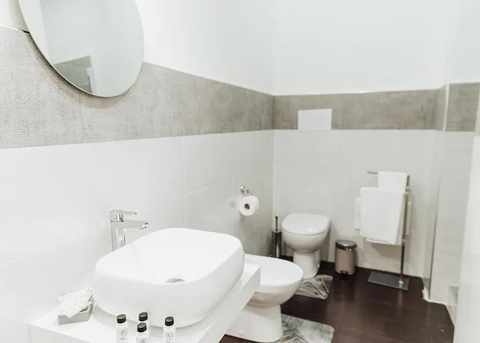 Art לינה וארוחת בוקר 4*